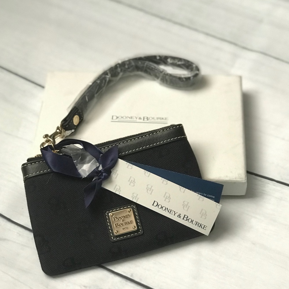 Dooney & Bourke black wristlet NWT
